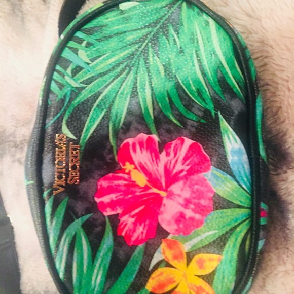Victoria 💕Secret Fanny Pack - Picture 2 of 8
